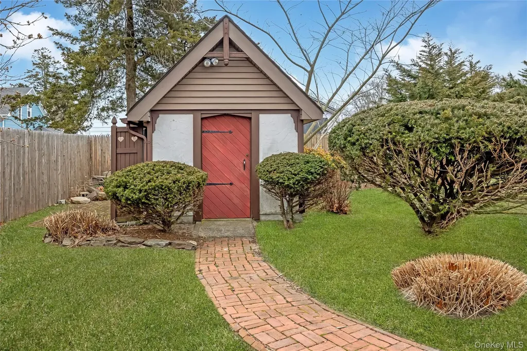 325 Middle Road Blue Point NY 11715