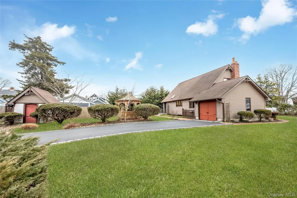 325 Middle Road Blue Point NY 11715