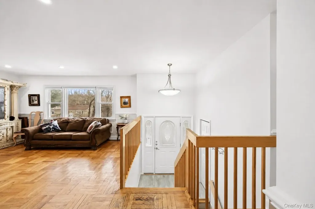11 Castle Drive Chestnut Ridge NY 10977