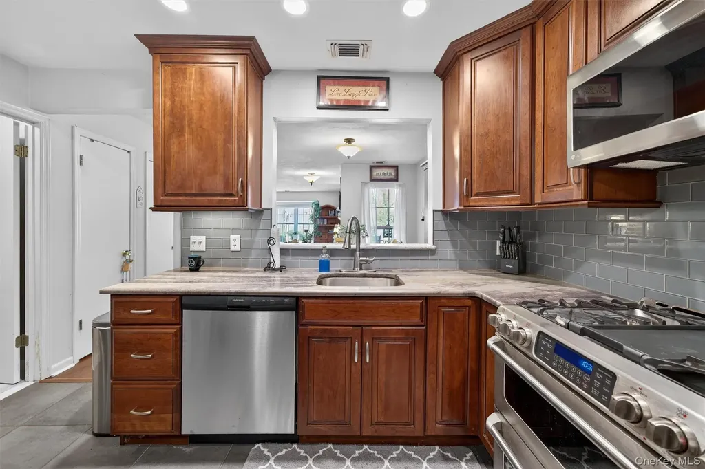 19 Olde Wagon Road Warwick NY 10990