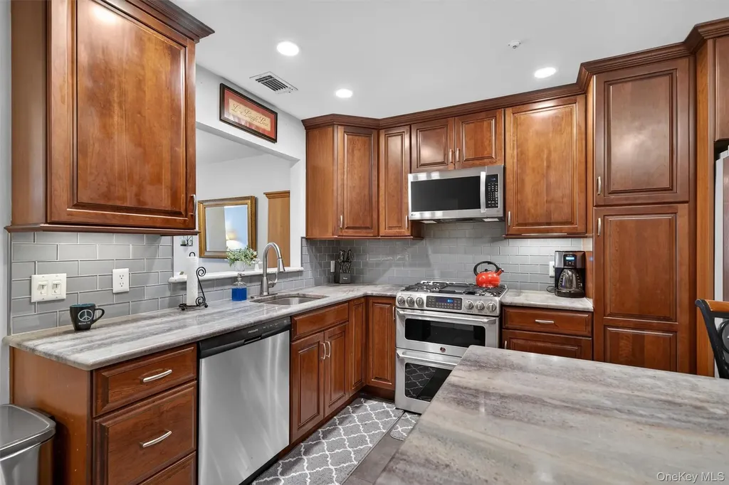 19 Olde Wagon Road Warwick NY 10990