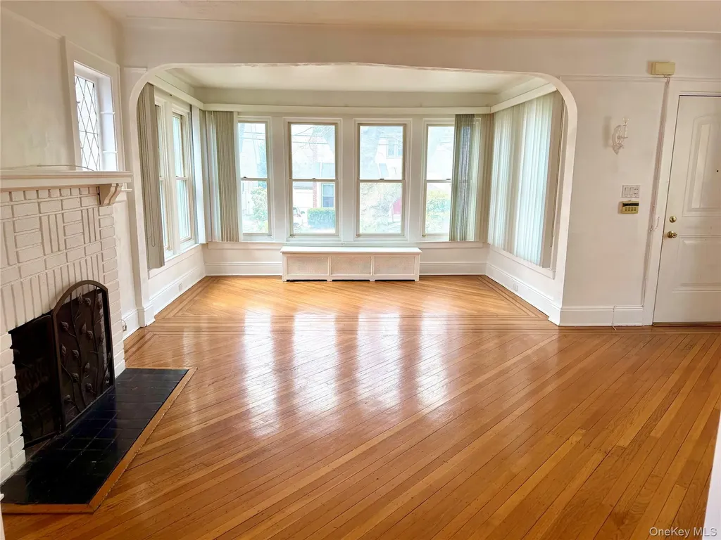 4623 Arcadia Lane Great Neck NY 11020