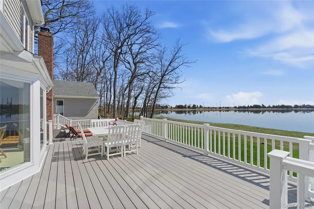24 Bevin Road Northport NY 11768