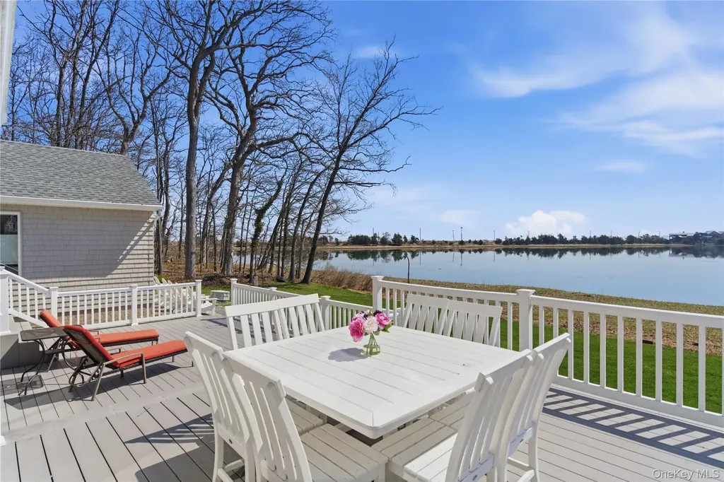 24 Bevin Road Northport NY 11768
