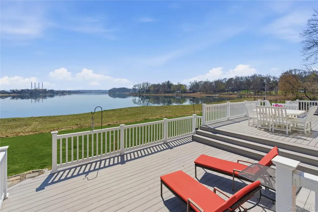 24 Bevin Road Northport NY 11768