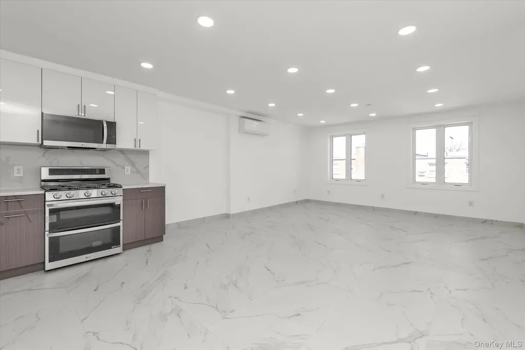 15027 78th Avenue Flushing NY 11367