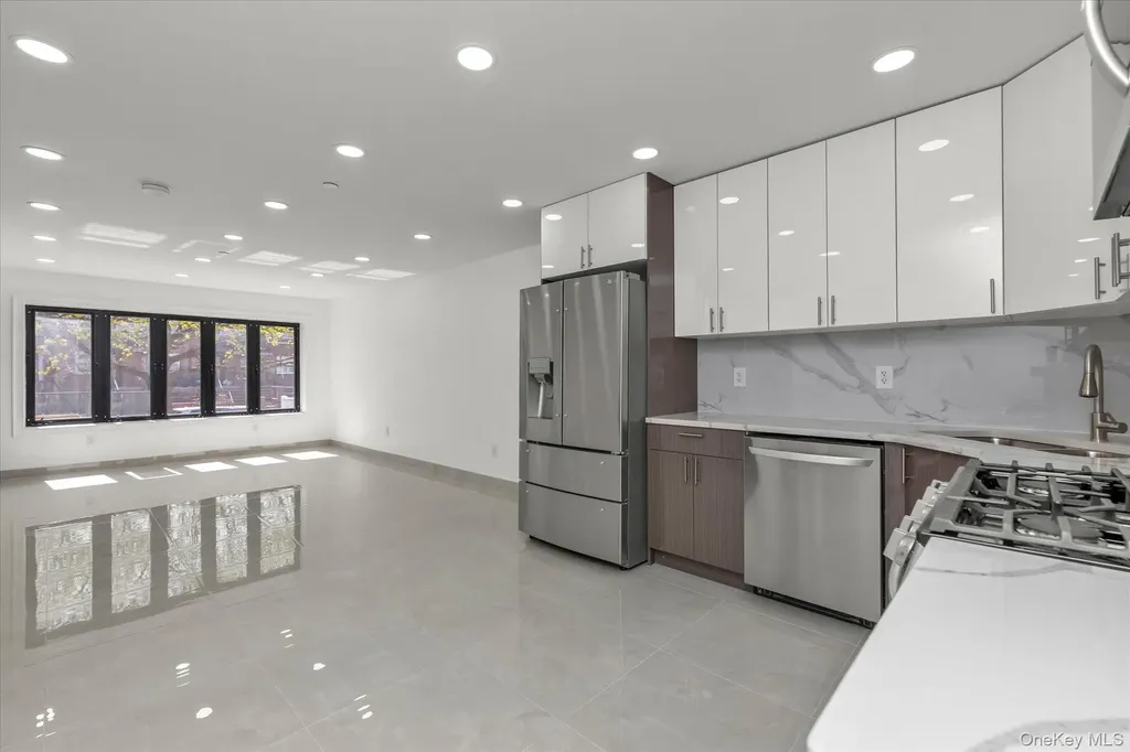 15027 78th Avenue Flushing NY 11367