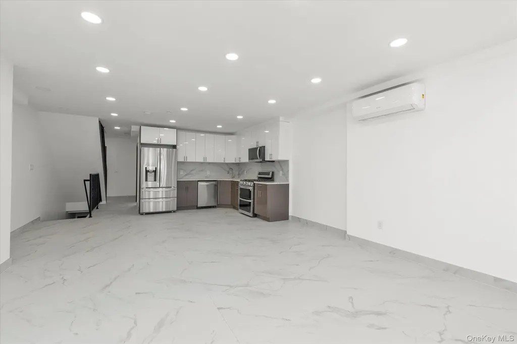 15027 78th Avenue Flushing NY 11367