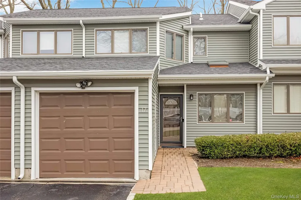 17 Jeremy Circle Nesconset NY 11767