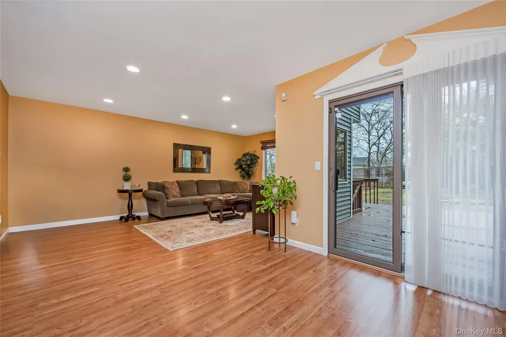 17 Jeremy Circle Nesconset NY 11767
