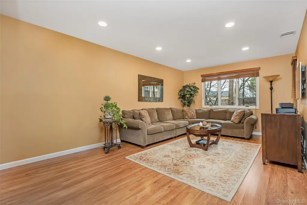 17 Jeremy Circle Nesconset NY 11767
