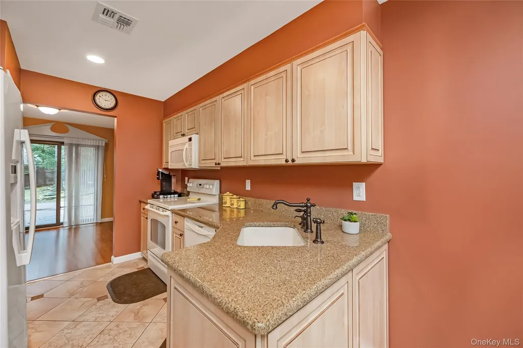 17 Jeremy Circle Nesconset NY 11767