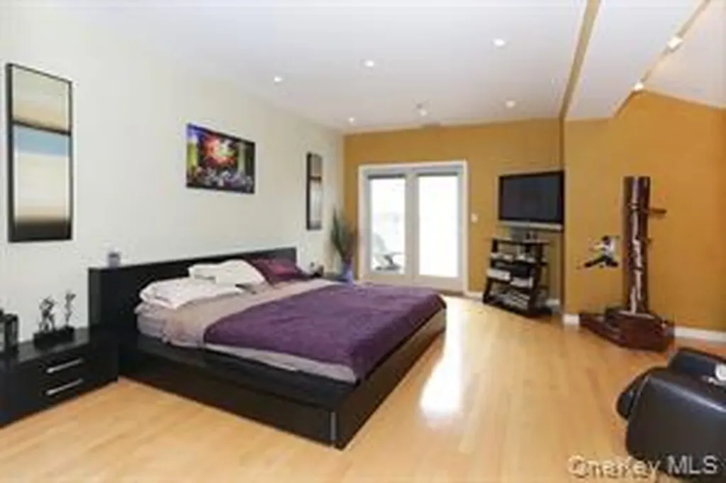 600 Clarence Avenue Bronx NY 10465