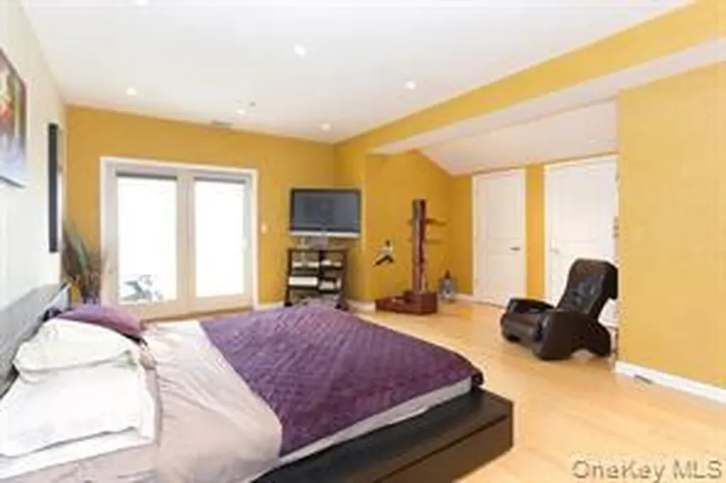 600 Clarence Avenue Bronx NY 10465
