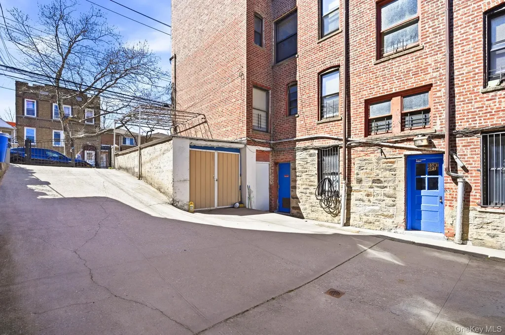 3018 Paulding Avenue Bronx NY 10469