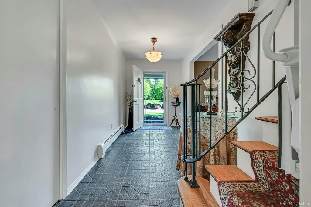 5 Catawba Drive West Nyack NY 10994