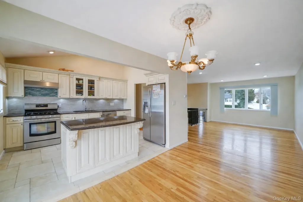 70 Boulevard Avenue West Islip NY 11795