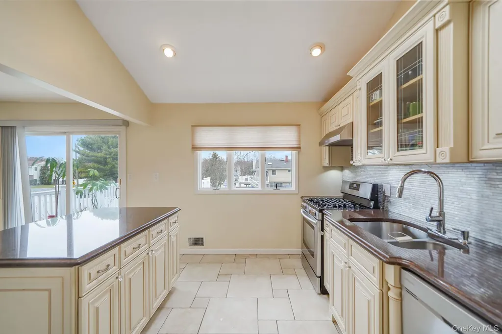 70 Boulevard Avenue West Islip NY 11795