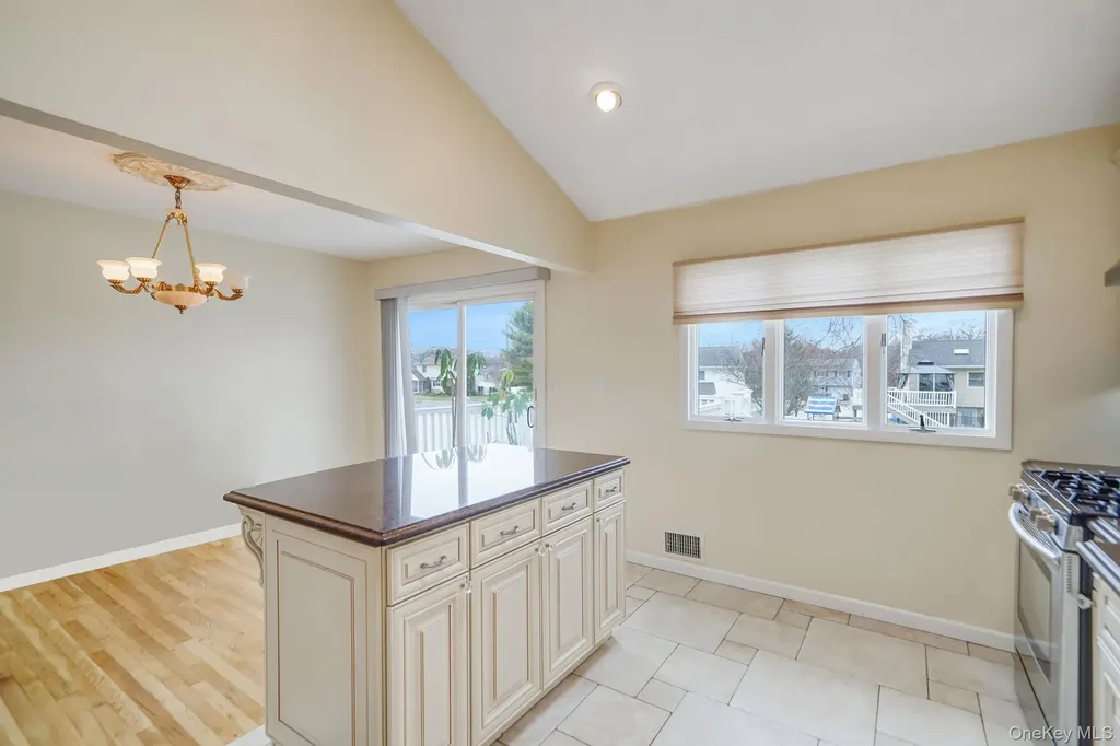 70 Boulevard Avenue West Islip NY 11795
