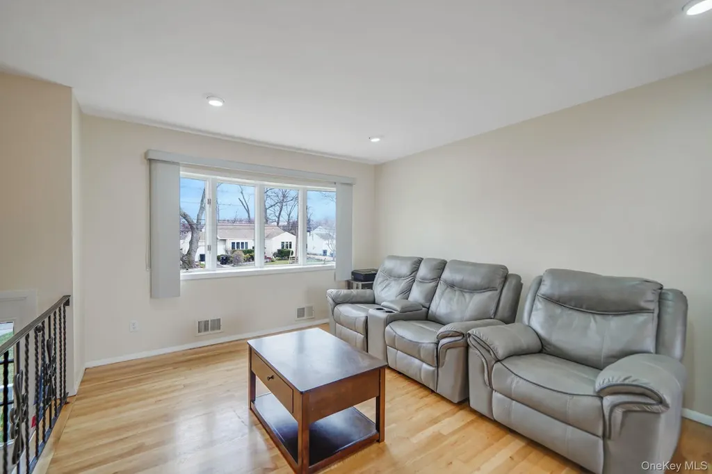 70 Boulevard Avenue West Islip NY 11795
