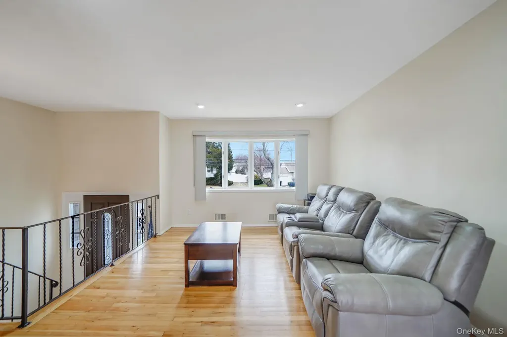 70 Boulevard Avenue West Islip NY 11795