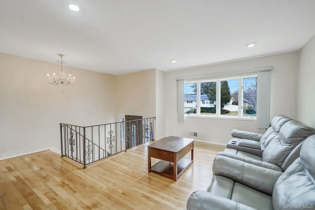 70 Boulevard Avenue West Islip NY 11795
