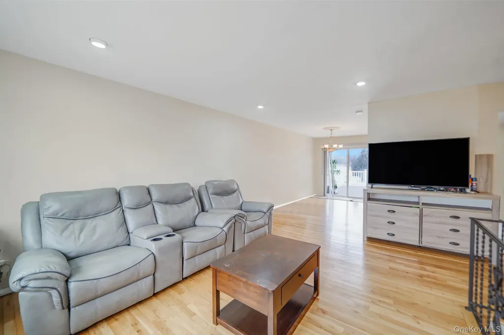 70 Boulevard Avenue West Islip NY 11795