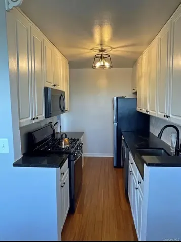 636 N Terrace Avenue Fleetwood NY 10552