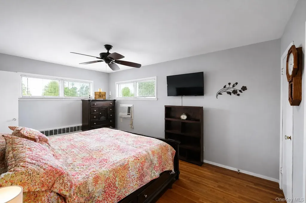 1221 Wantagh Oaks Gate Wantagh NY 11793
