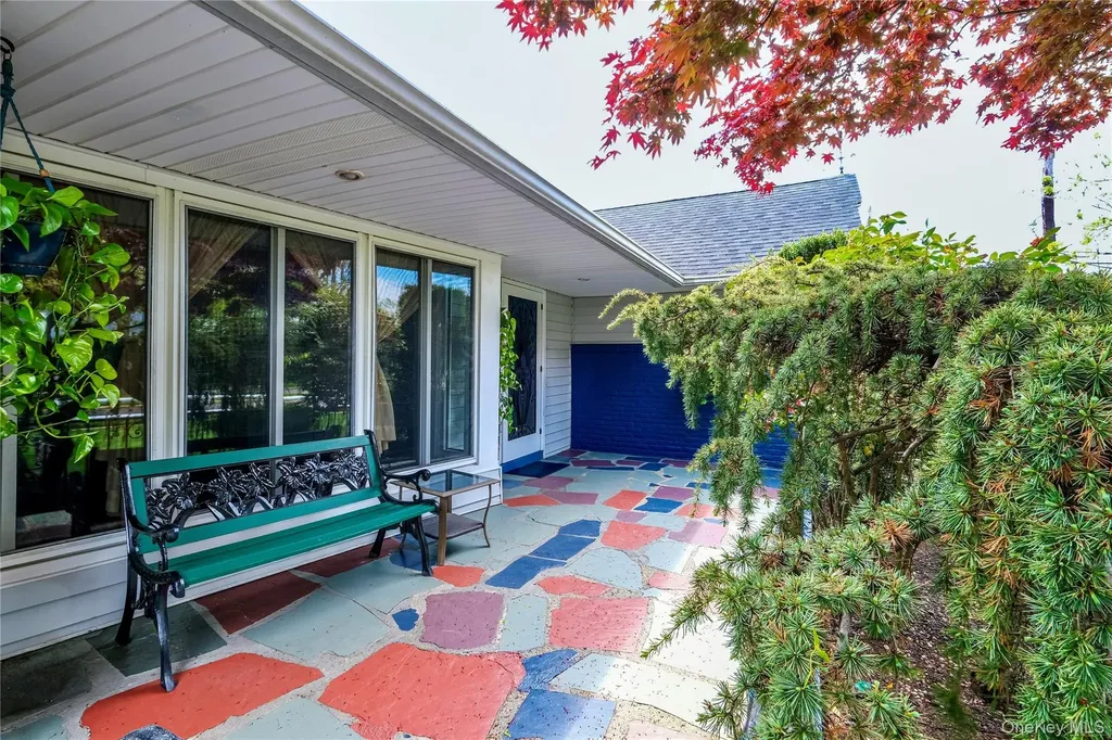 1221 Wantagh Oaks Gate Wantagh NY 11793