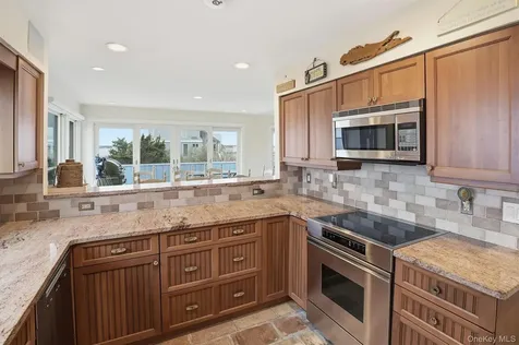 556 Dune Road Westhampton NY 11977