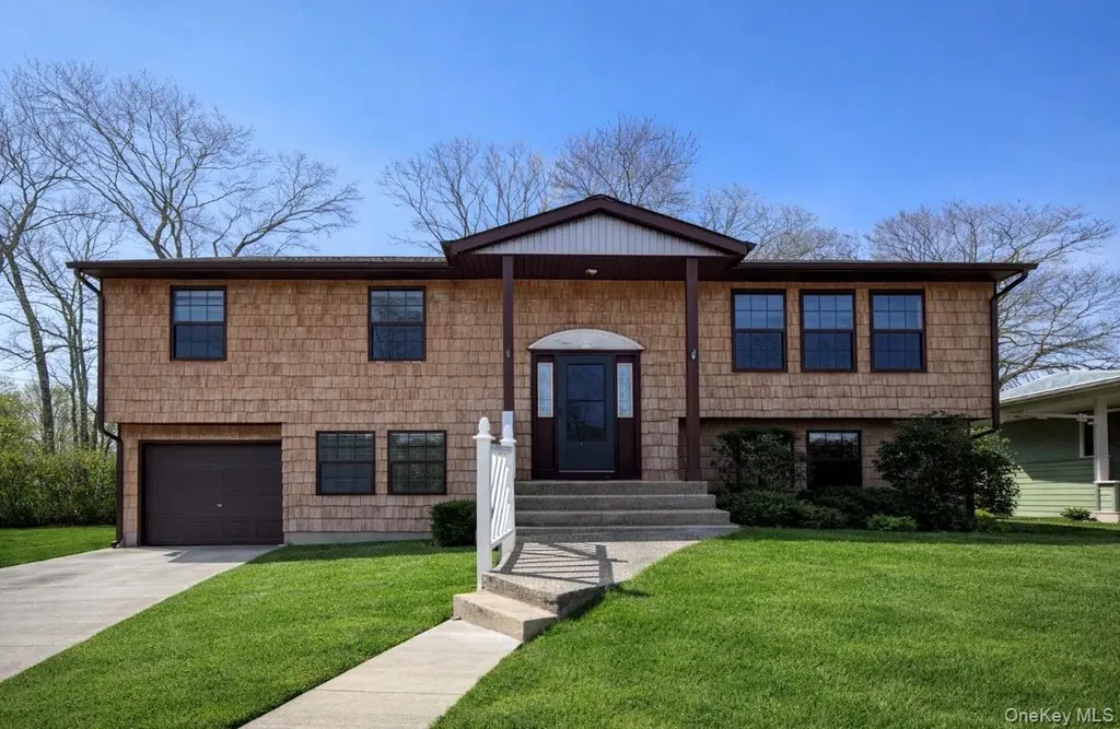 676 Bohemia Parkway Sayville NY 11782