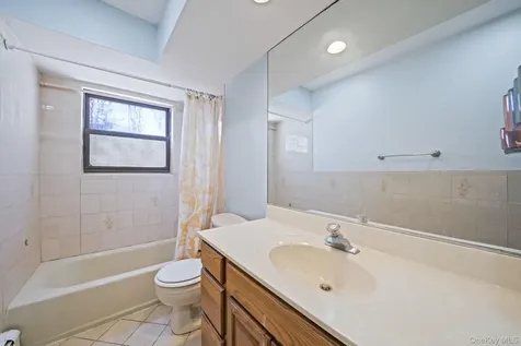 676 Bohemia Parkway Sayville NY 11782