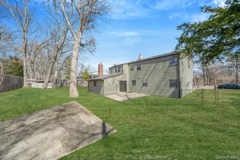 676 Bohemia Parkway Sayville NY 11782