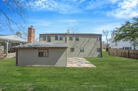 676 Bohemia Parkway Sayville NY 11782