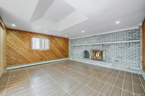 676 Bohemia Parkway Sayville NY 11782