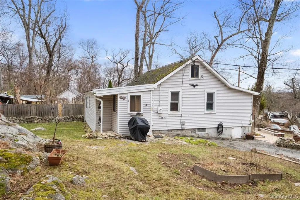45 Laurel Road Lake Peekskill NY 10537