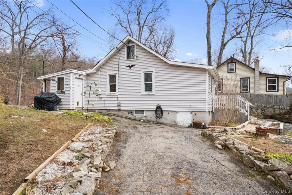 45 Laurel Road Lake Peekskill NY 10537