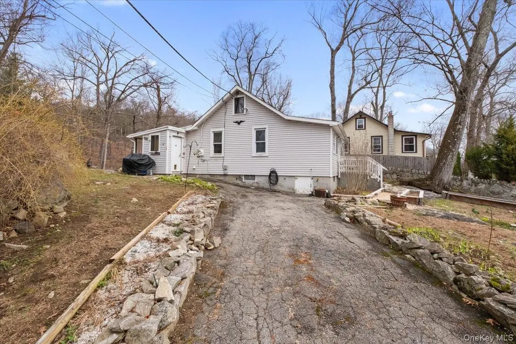 45 Laurel Road Lake Peekskill NY 10537