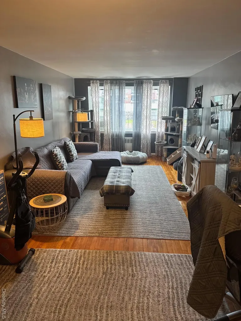 279 North Broadway Street Yonkers NY 10701