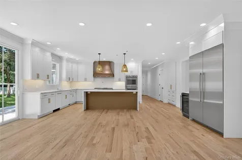 654 Caledonia Road Dix Hills NY 11746