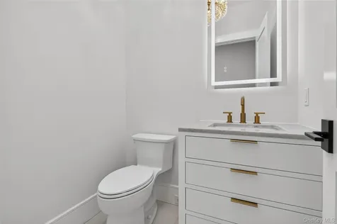 654 Caledonia Road Dix Hills NY 11746