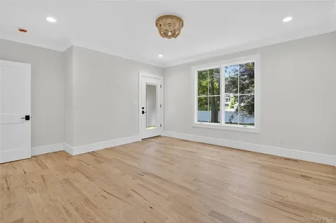 654 Caledonia Road Dix Hills NY 11746