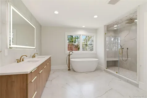 654 Caledonia Road Dix Hills NY 11746