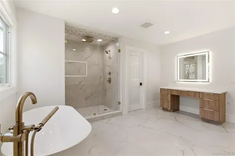654 Caledonia Road Dix Hills NY 11746