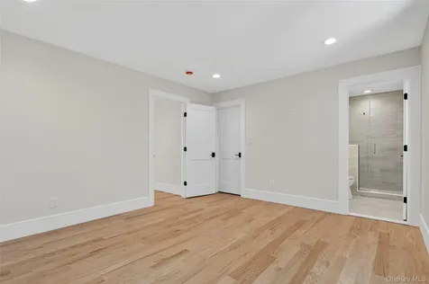 654 Caledonia Road Dix Hills NY 11746