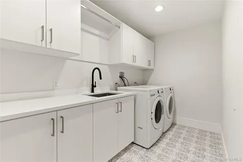 654 Caledonia Road Dix Hills NY 11746