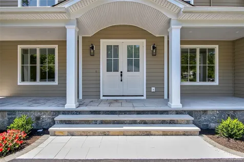 654 Caledonia Road Dix Hills NY 11746