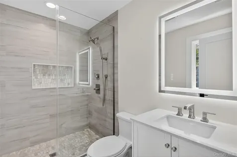 654 Caledonia Road Dix Hills NY 11746