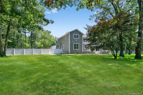 654 Caledonia Road Dix Hills NY 11746